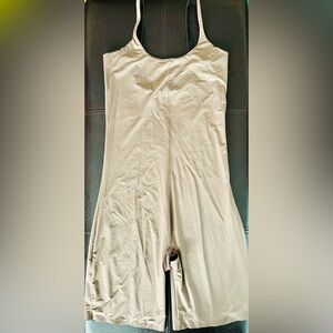 NWOT Mid Thigh Quick Access Beige & Black Reversible Shapewear Size Large